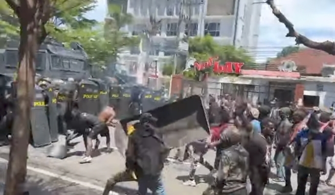 Bentrok Mahasiswa Papua di Makassar: Aksi Damai Berujung Mencekam