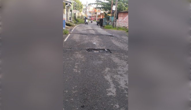 Minim Rambu, Pengerjaan Jalan di KH. Abd. Jabbar Ashiry Dikeluhkan Pengendara