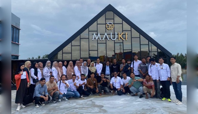 Foto Bersama: Lambang Komitmen untuk Pencapaian Lebih Gemilang di 2025