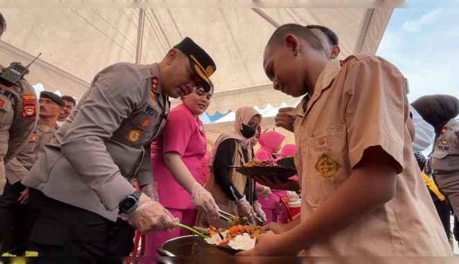 Polres Pelabuhan Makassar Gelar Program Makan Bergizi Gratis: Investasi Pahala dan Masa Depan Bangsa