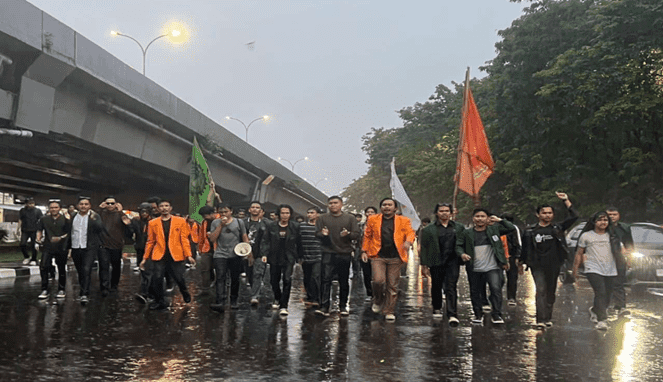 Mahasiswa Makassar Gelar Aksi Evaluasi 100 Hari Kerja Prabowo-Gibran