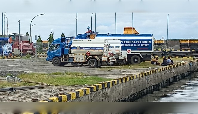 Viral Dugaan Transfer BBM Ilegal di Pelabuhan Parepare, Aparat Diminta Bertindak