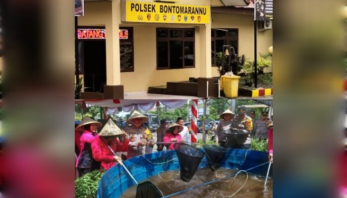 Dukung Gizi Anak, Polres Gowa Panen Ikan dan Sayuran di Polsek Bontomarannu