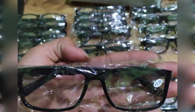 Nirvana Food Bagikan Kacamata Baca Gratis, Cukup Like & Follow Instagram!