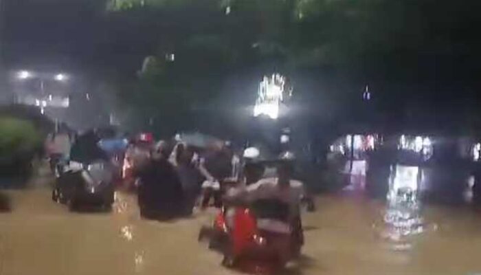 Cuaca Ekstrem! Maros Dikepung Banjir, Akses Jalan Lumpuh
