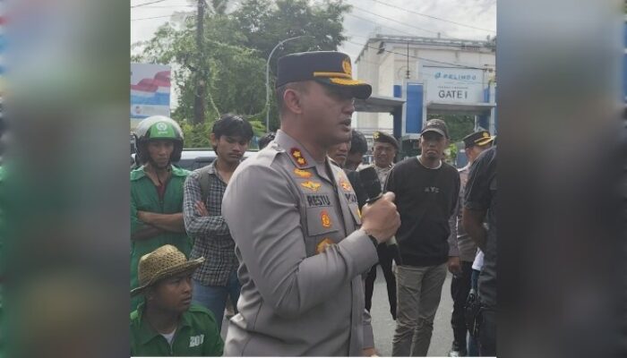 Kapolres Makassar Turun Tangan di Aksi Buruh