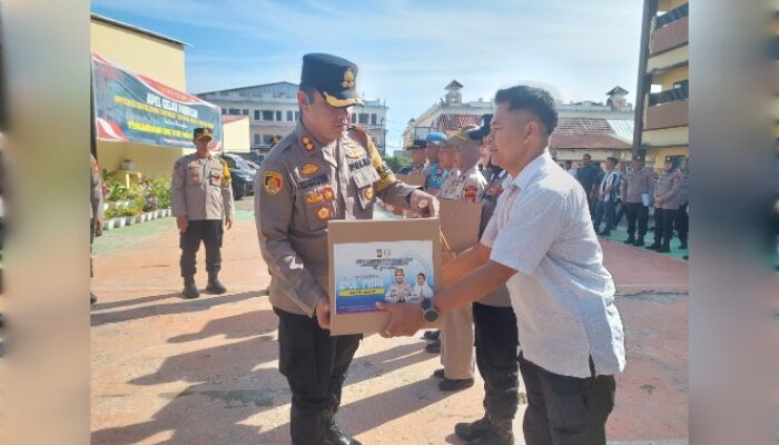 Kapolres Gowa Berbagi Berkah: Bagikan Paket Lebaran untuk Personel dan ASN