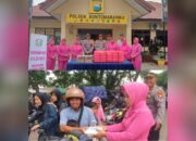 Polsek Bontomarannu dan Bhayangkari Berbagi Takjil di Bulan Ramadan