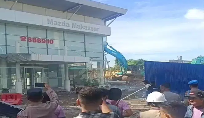 Showroom Mazda di Makassar Dieksekusi, Pemilik Lahan Protes Keputusan Pengadilan