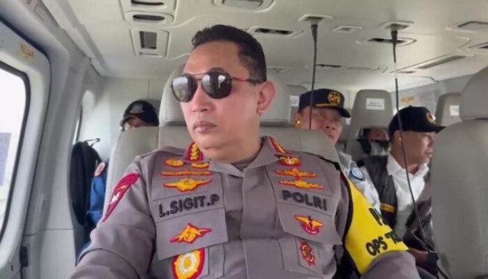 Kapolri Tinjau Arus Balik Lebaran dari Udara, Pantau Langsung Kepadatan di Tol Cipali