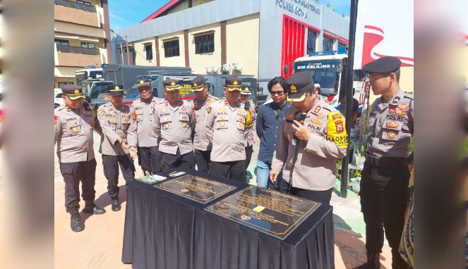 Kapolres Gowa Pimpin Peresmian Pagar Mapolres dan Gapura Penghormatan untuk AIPTU Yayan Sutarya