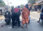 Polisi Gowa Bantu Ibu Hamil Korban Kecelakaan