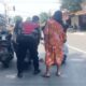 Polisi Gowa Bantu Ibu Hamil Korban Kecelakaan