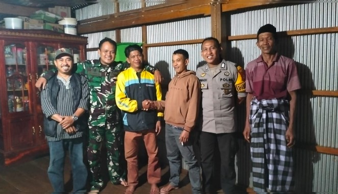 Sinergi TNI-Polri, Bhabinkamtibmas dan Babinsa Gowa Sukses Damaikan Warga yang Berselisih Lewat Mediasi Kekeluargaan