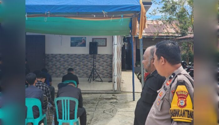 Bhabinkamtibmas Bontomarannu Amankan Ibadah Jumat Agung di Gereja Oekumene