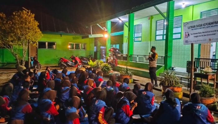 Tanamkan Disiplin Sejak Dini, BRIPKA Edi Brata Ajak Siswa MTS YAPIT Malakaji Tertib Lalu Lintas dan Jauhi Narkoba