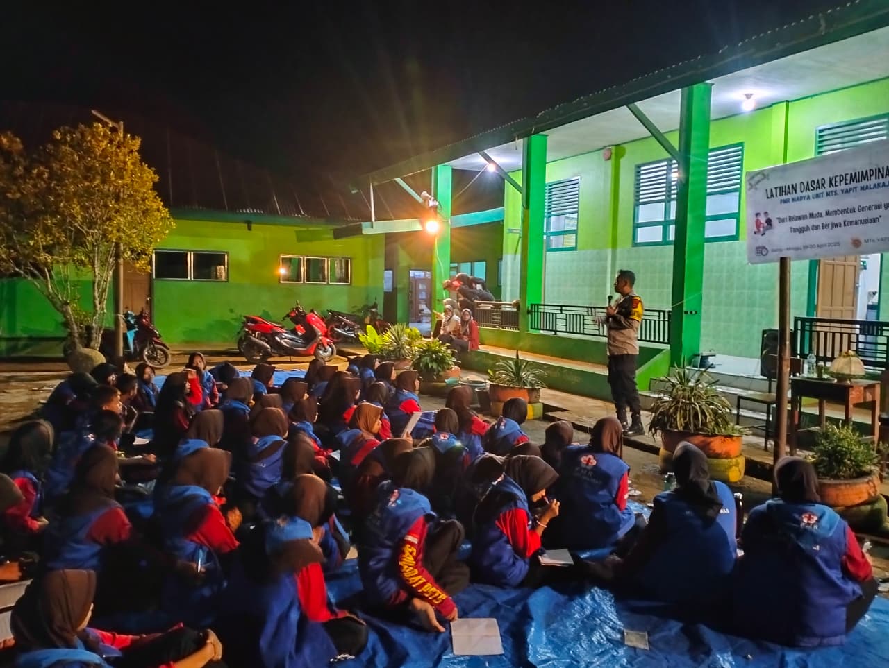 Tanamkan Disiplin Sejak Dini, BRIPKA Edi Brata Ajak Siswa MTS YAPIT Malakaji Tertib Lalu Lintas dan Jauhi Narkoba