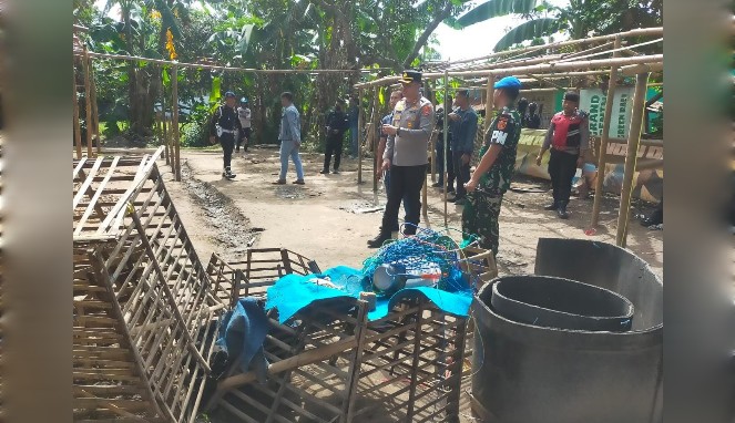 TNI-Polri Gerebek Dua Lokasi Sabung Ayam di Bontonompo Selatan, Arena Dibongkar dan Dibakar