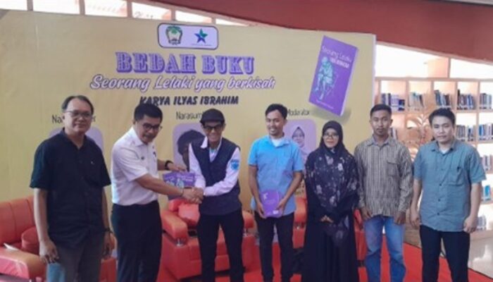 Bedah Buku “Seorang Lelaki yang Berkisah”, Ilyas Ibrahim Gunakan Sastra untuk Pendidikan