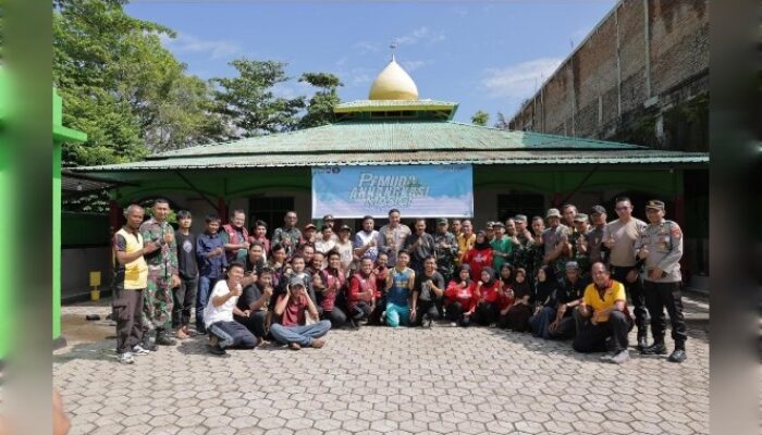 Sinergi Pemuda Muhammadiyah dan Polres Gowa dalam Program Bersih Masjid
