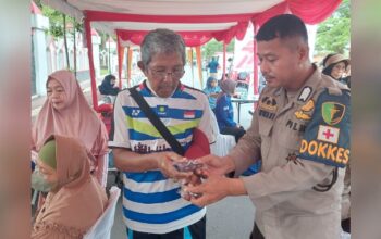 Kacamata Gratis dari Polres Gowa Disambut Hangat Para Lansia