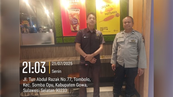 Perkuat Keamanan Malam Hari, Bhabinkamtibmas Polsek Somba Opu Sambangi Living Plaza Hertasning