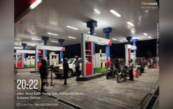 Perkuat Keamanan Wilayah, Bhabinkamtibmas dan Babinsa Gelar Patroli Malam di Bajeng