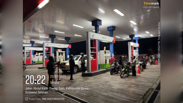 Perkuat Keamanan Wilayah, Bhabinkamtibmas dan Babinsa Gelar Patroli Malam di Bajeng