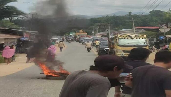 Blokade Jalan Rusak di Sultra: Ledakan Amarah Rakyat Akibat Gagalnya Kepemimpinan