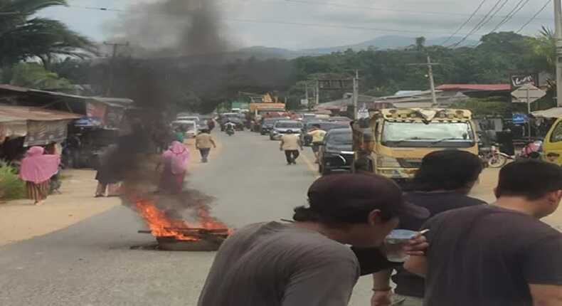 Blokade Jalan Rusak di Sultra: Ledakan Amarah Rakyat Akibat Gagalnya Kepemimpinan