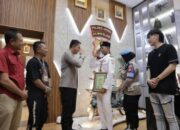 Kapolres Gowa Beri Penghargaan untuk Nadhif, Putra Daerah Pengibar Bendera Pusaka di Istana Merdeka