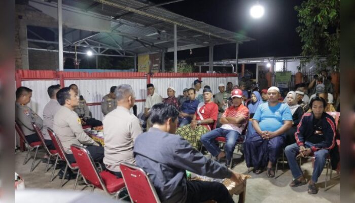 Patroli Kampung di Barombong, Polisi Imbau Orang Tua Awasi Anak Remaja di Malam Hari