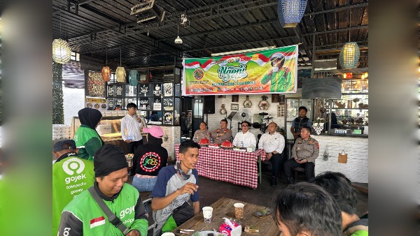 Polda Sulsel Jalin Komunikasi Humanis dengan Pengemudi Ojol Melalui Program “Ngopi”