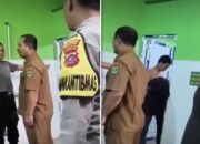 Oknum Guru SMA Padang dan pemuda dipergoki warga saat melakukan aksi di toilet masjid (Tangkapan layar video)