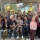Foto bareng Adil Akbar bersama komunitas Jalan Bareng dan Kordinator Satu Pena Sul-Sel Rusdin Tompo.