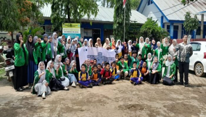 Dukung Sekolah Hijau, Mahasiswa FTK UIN Alauddin Gelar SEHATI di SDN Parinring