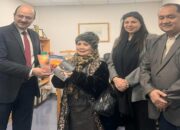 Buku Puisi “Keagungan Kota Suci” Karya Halimah Munawir Jadi Kado Apresiasi Diri di Usia 62 Tahun