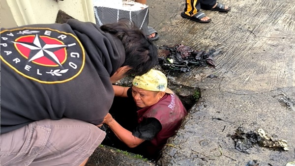 Respons Aduan Warga, Ketua RT 04 RW 07 Paropo Bersihkan Gorong-gorong