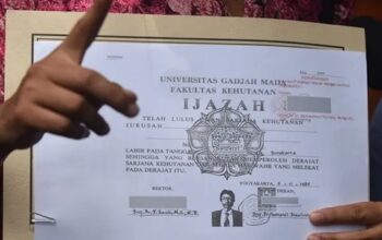 Tanpa Ditutup-Tutupi, Salinan Ijazah Jokowi Masuk Tahap Pengujian