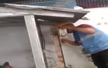 Satpol-PP Kawal Pembongkaran Meteran Listrik PK5 di Gowa, Pedagang Pertanyakan Legalitas