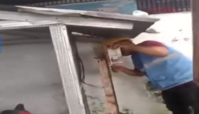 Satpol-PP Kawal Pembongkaran Meteran Listrik PK5 di Gowa, Pedagang Pertanyakan Legalitas