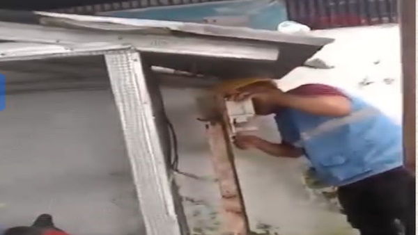 Satpol-PP Kawal Pembongkaran Meteran Listrik PK5 di Gowa, Pedagang Pertanyakan Legalitas