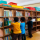 Murid SD Negeri Parinring bergotong-royong melakukan pembenahan Perpustakaan Sekolah