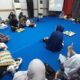 Tim World Resources Institute Indonesia bersama fasilitator dan peserta berbagi pengalaman hasil transect walk di Pulau Barrang Lompo dalam sesi PARKIR di MIWF 2026.