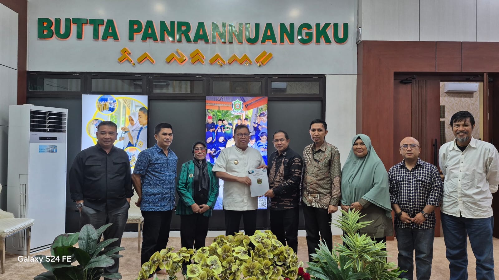 Bupati Takalar Daeng Manye menerima audiensi Panitia Mubes Persatuan Masyarakat Takalar (PERMATA) di Kantor Bupati Takalar guna membahas persiapan pelaksanaan Musyawarah Besar organisasi.