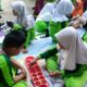 Siswa SDN Borong Makassar antusias mengikuti berbagai permainan tradisional seperti congklak, kelereng, lompat tali, engklek, bola bekel, dan gasing dalam rangka memperingati Hari Anak Nasional sebagai upaya melestarikan budaya sekaligus mengurangi ketergantungan terhadap gadget.