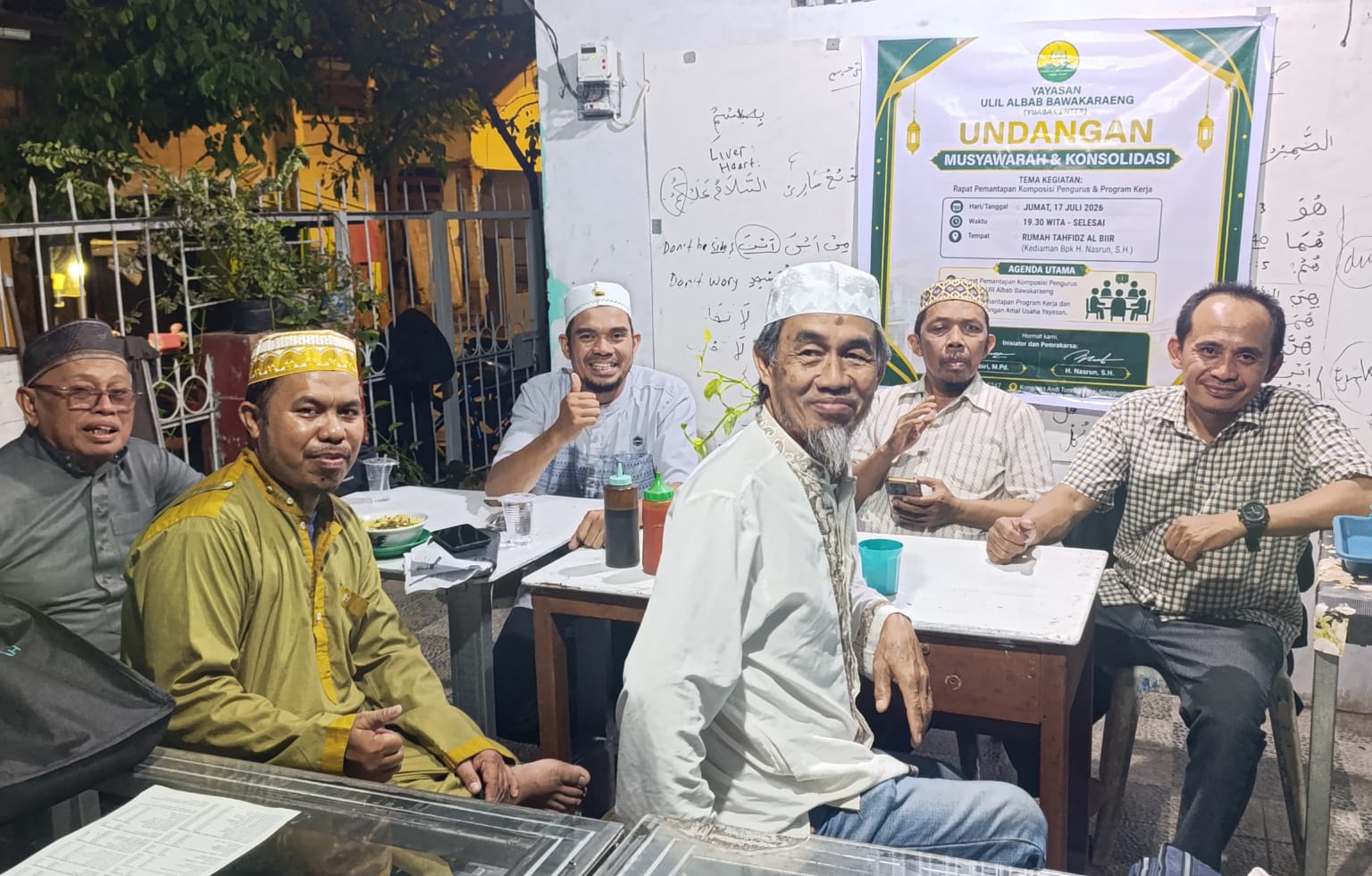 Suasana Musyawarah dan Konsolidasi Yayasan Ulil Albab Bawakaraeng (YUABA Center) di Rumah Tahfidz Al Biir, Jumat malam (17/7/2026).