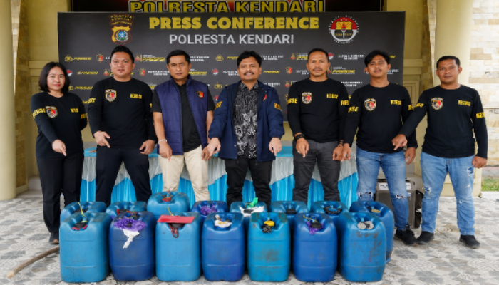 Diduga Timbun Solar Subsidi, Seorang IRT Diamankan Polisi di Kendari