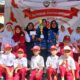 Penyerahan hadiah kepada para pemenang Lomba Menghias Kelas, dengan Kelas 4 berhasil meraih juara pertama dalam rangkaian Semarak Kemerdekaan HUT ke-81 Republik Indonesia di SDN Borong Makassar.