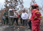 Menhut Raja Antoni Ingatkan Penerima Perhutanan Sosial Jaga Kawasan dari Karhutla